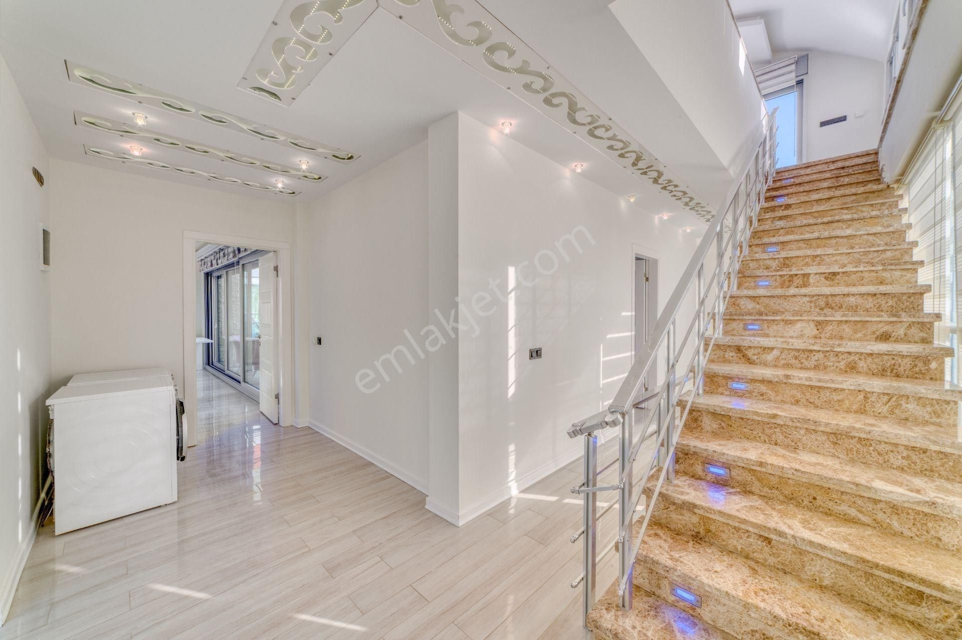 Alanya Bektaş’ta Panoramik Manzaralı, Özel Havuzlu 5+1 Lüks Tripleks Villa - Görsel 17