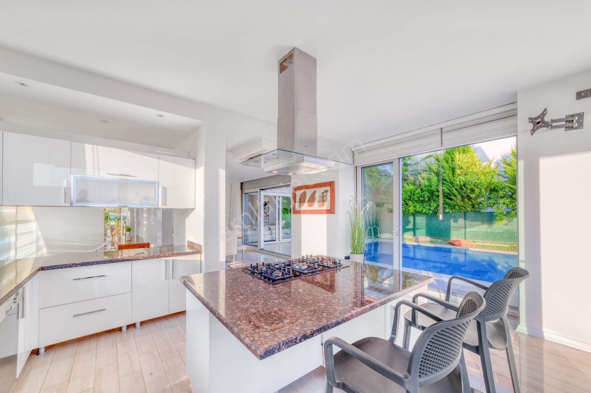 Alanya Bektaş’ta Panoramik Manzaralı, Özel Havuzlu 5+1 Lüks Tripleks Villa - Görsel 10