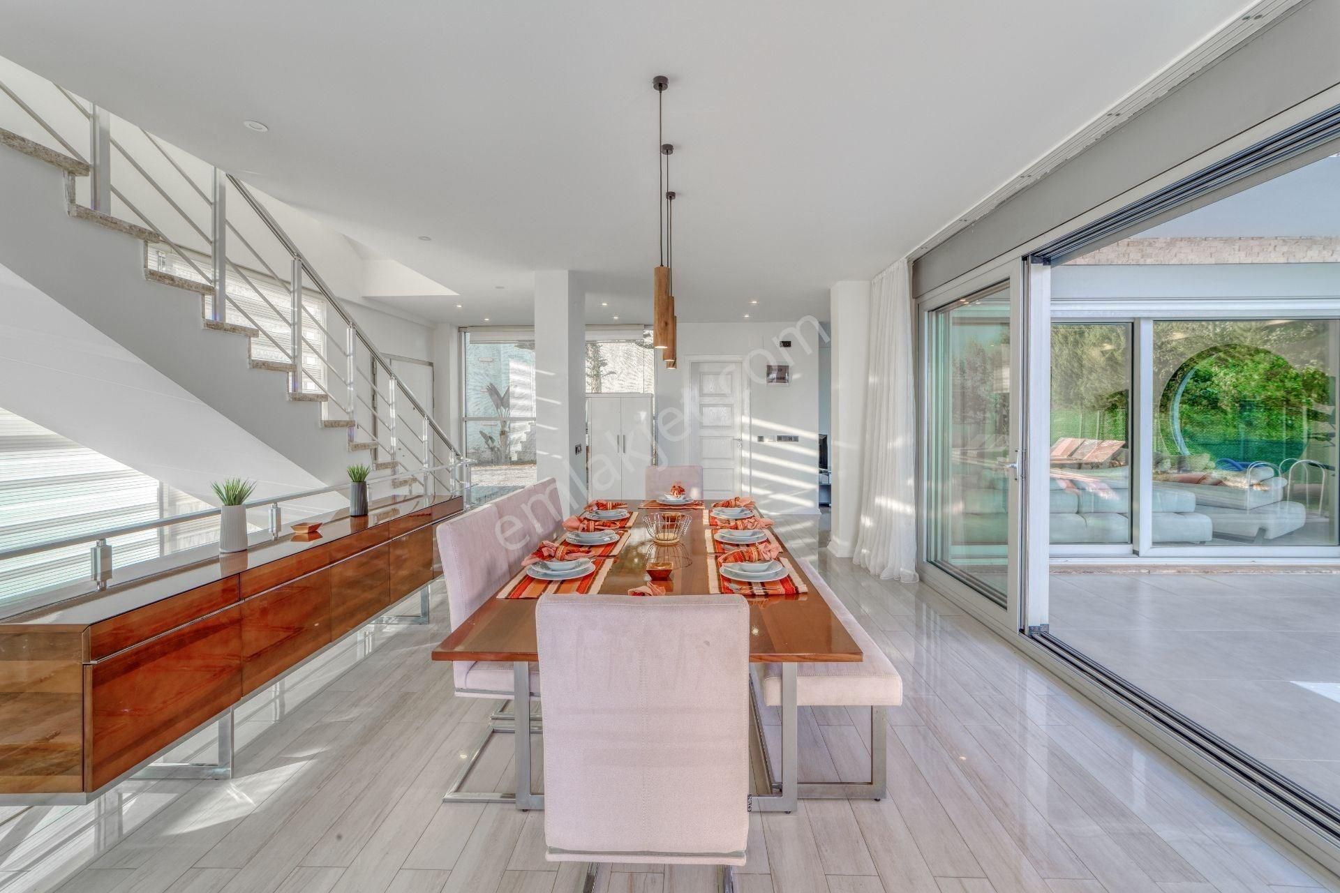 Alanya Bektaş’ta Panoramik Manzaralı, Özel Havuzlu 5+1 Lüks Tripleks Villa - Görsel 15