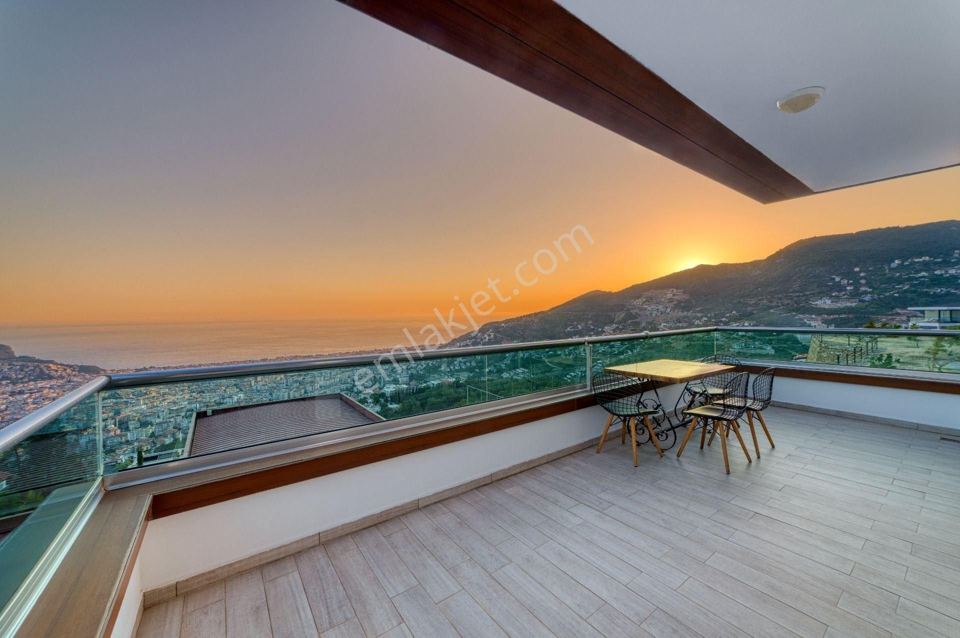 Alanya Bektaş’ta Panoramik Manzaralı, Özel Havuzlu 5+1 Lüks Tripleks Villa - Görsel 24