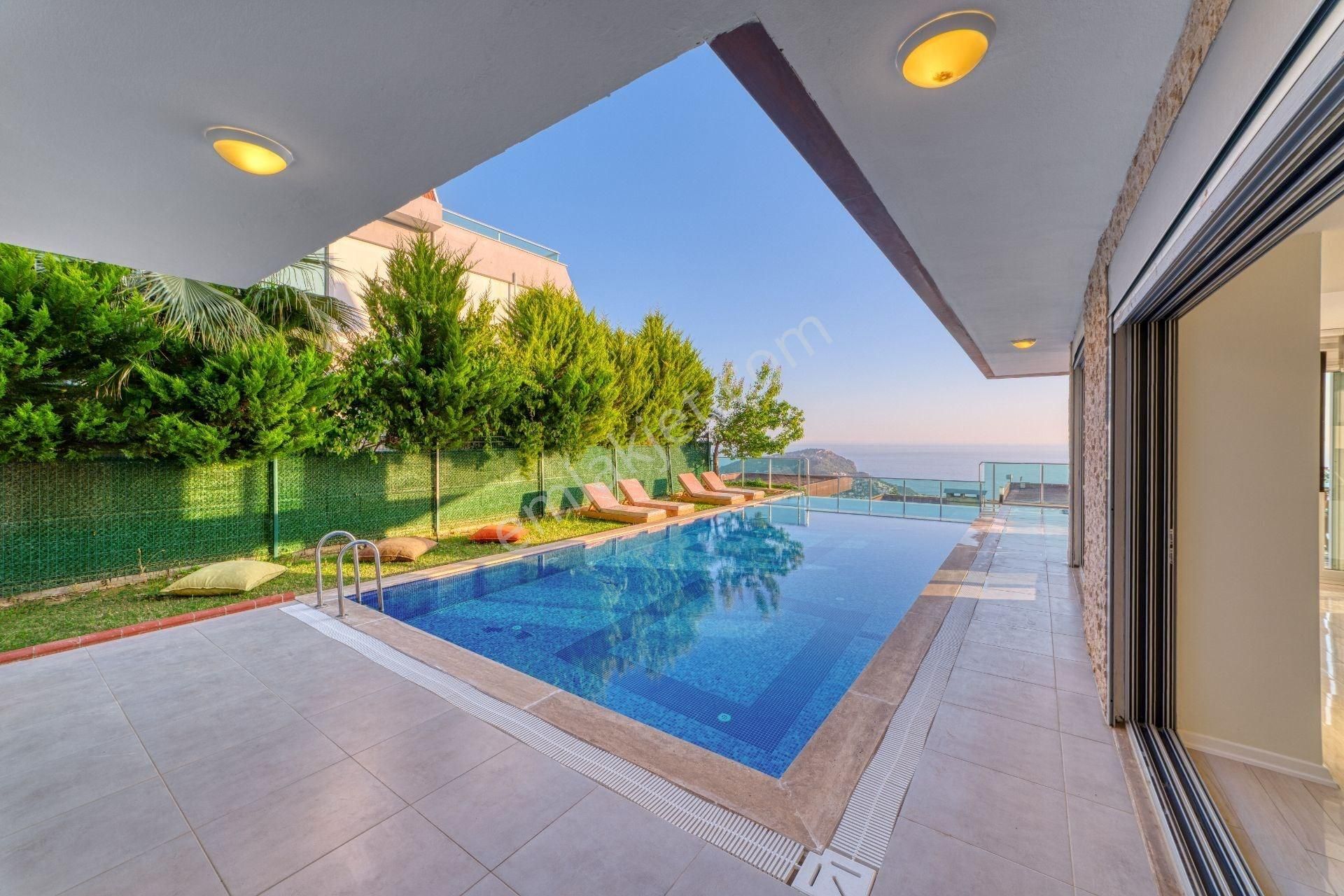 Alanya Bektaş’ta Panoramik Manzaralı, Özel Havuzlu 5+1 Lüks Tripleks Villa - Görsel 25