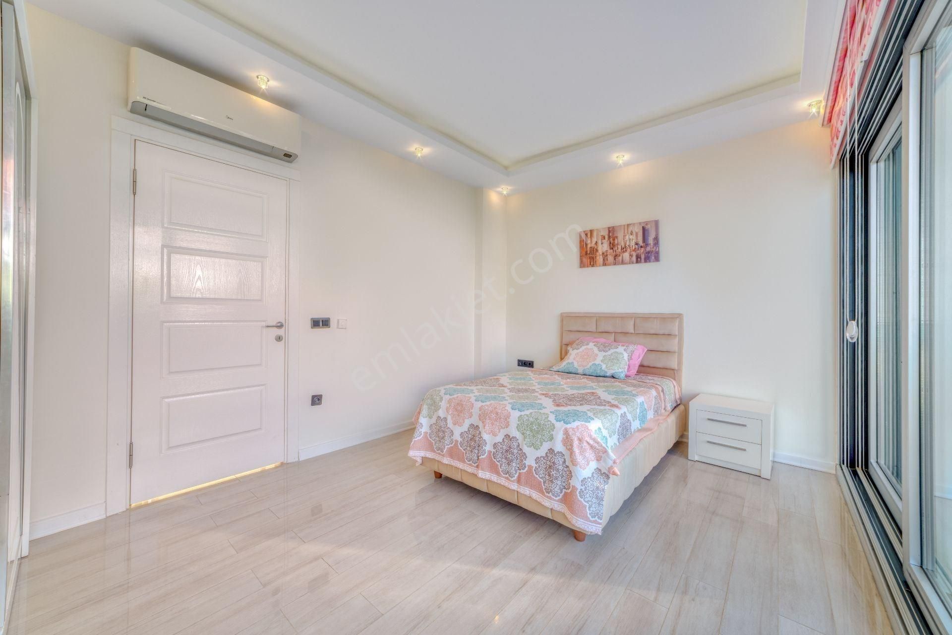 Alanya Bektaş’ta Panoramik Manzaralı, Özel Havuzlu 5+1 Lüks Tripleks Villa - Görsel 33