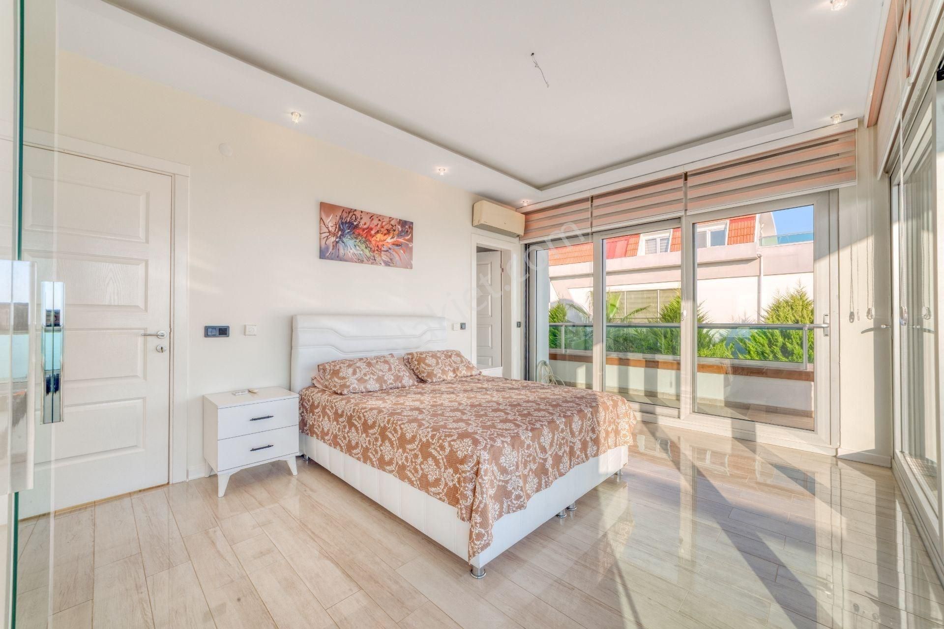 Alanya Bektaş’ta Panoramik Manzaralı, Özel Havuzlu 5+1 Lüks Tripleks Villa - Görsel 21