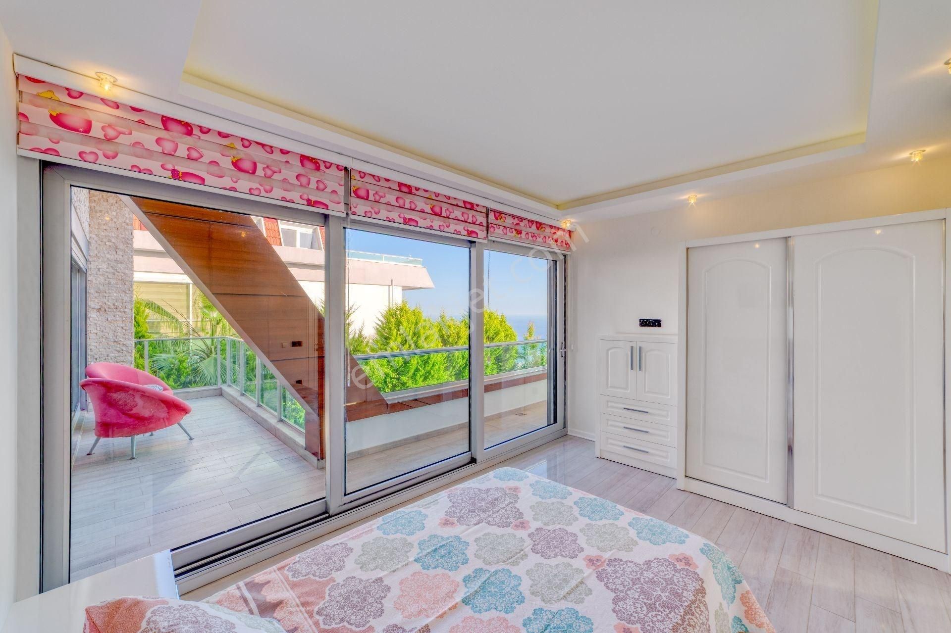 Alanya Bektaş’ta Panoramik Manzaralı, Özel Havuzlu 5+1 Lüks Tripleks Villa - Görsel 34