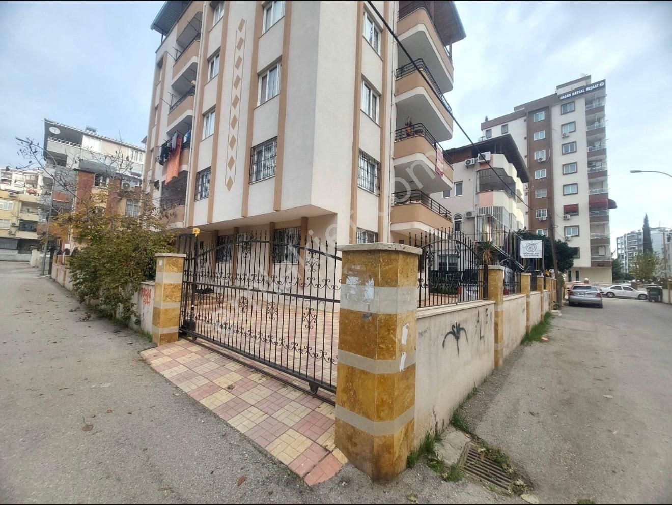 Satılık 5 Katlı Müstakil Bina İskanlı Her Katın Tapusu Ayrı Ayrı