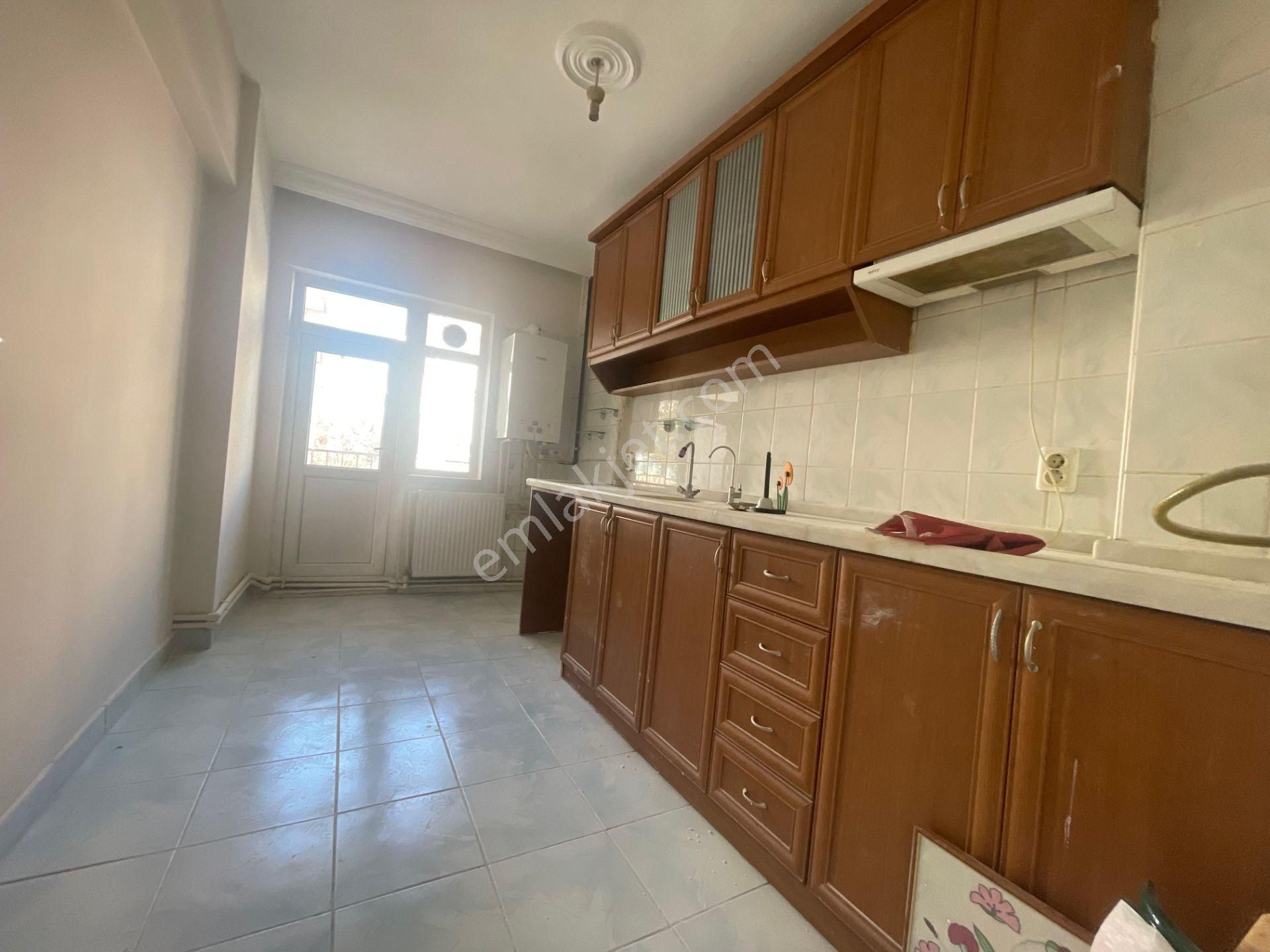 Sincan Tandoğan Mahalllesinde Çarşıya Yakın 3+1 Kiralık Daire