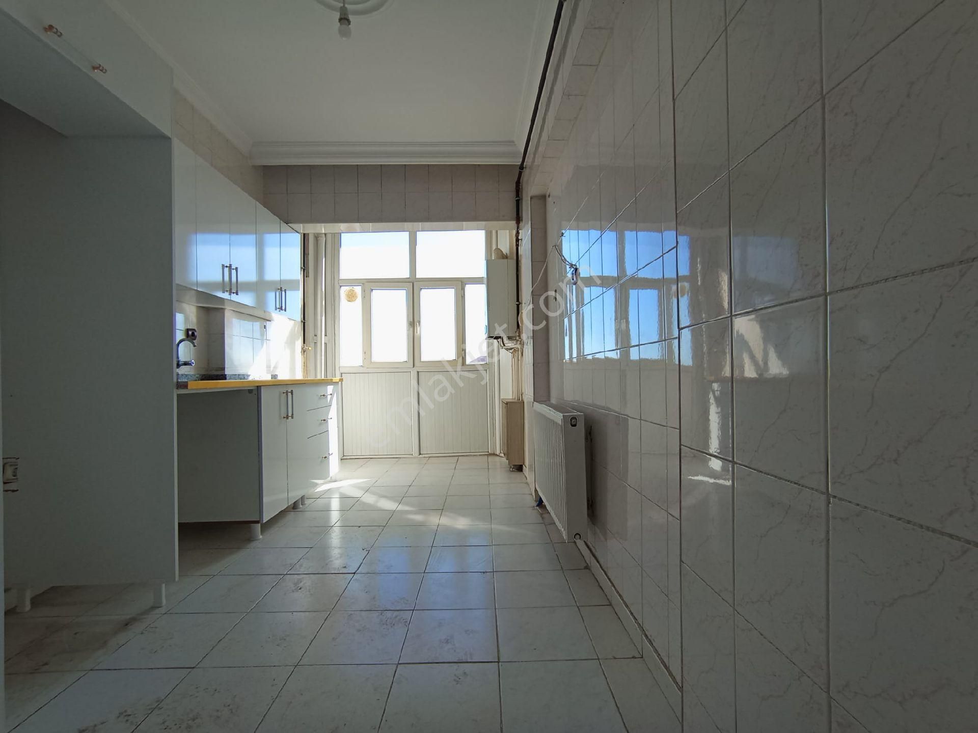 Ceylanlar Avm Civarı Hasarsız Kat İrtifakı 3+1 Ferah Cepheli Çatılı Siteli Daire Son Fırsat