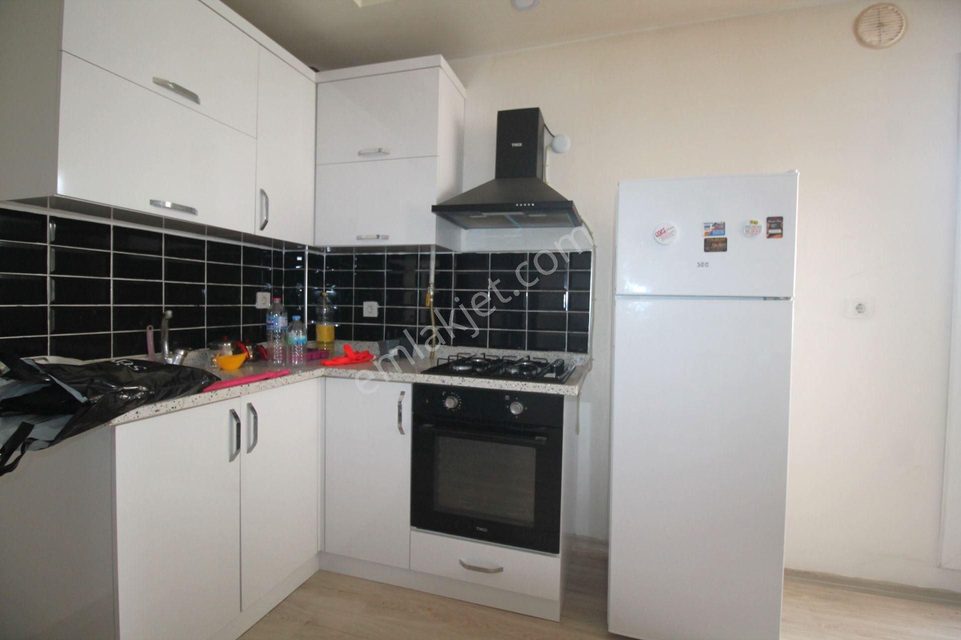 Retro’dan Üniversite Hastanesi Civarı Site İçi Doğalgazlı Kiralık 1+1 - Görsel 2