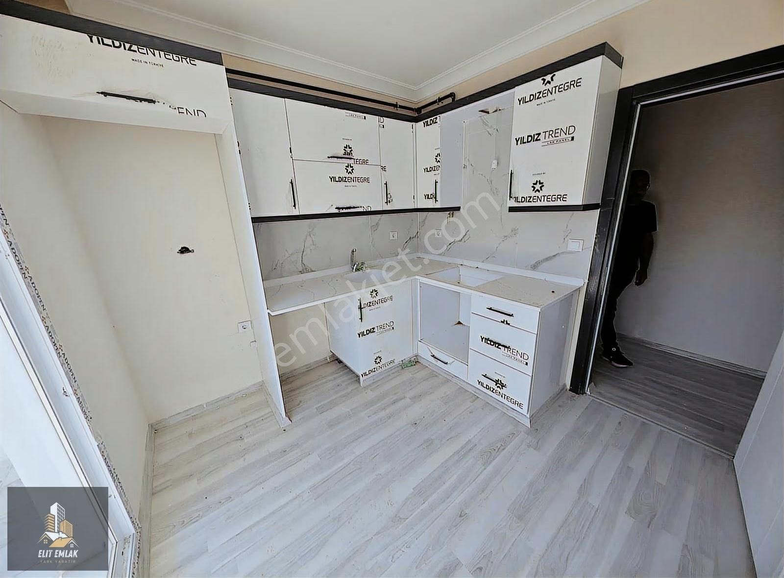 Elit Emlak Efendi Mah Tur Yolu Yakını 2+0 Satılık Daire