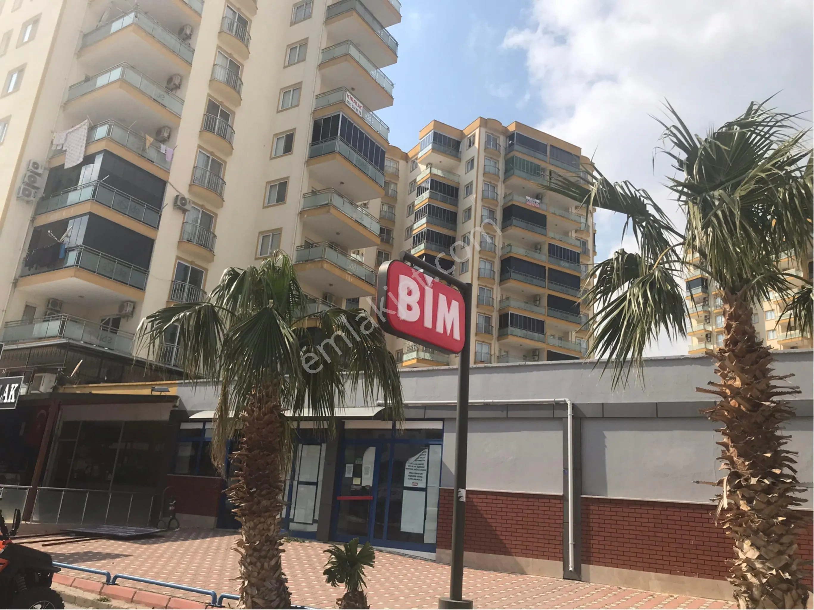Kale Emlaktan Kızkalesinde Satılık Kiracılı Dükkanlar