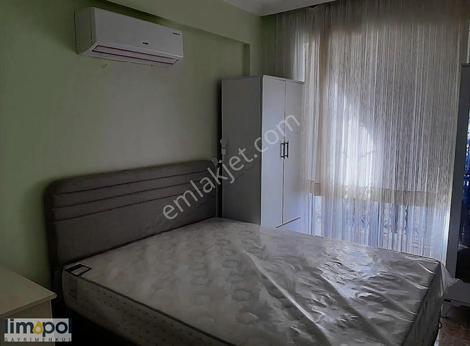 Limopol'den Fethiye Akarca Sahile Yakın Havuzlu Sitede Eşyalı