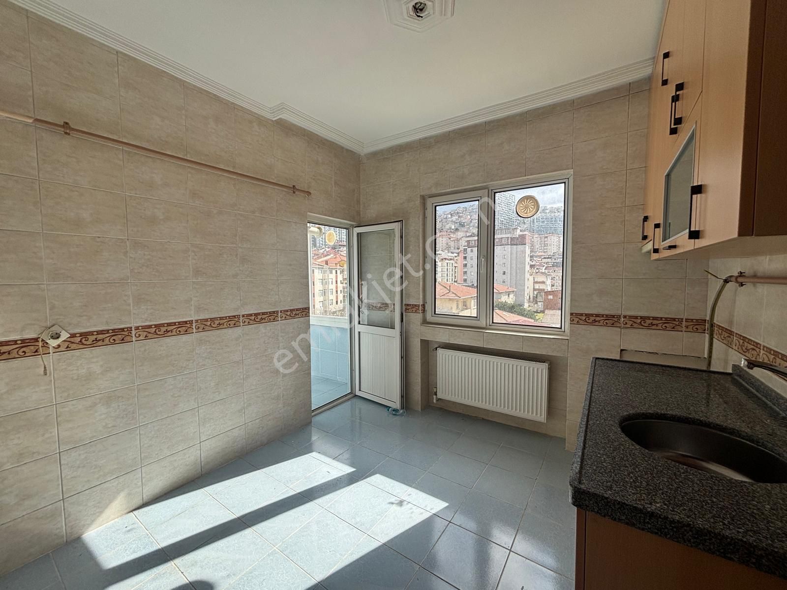 Maltepe Zümrütevlerde Oldukça Geniş Kullanışlı 3+1 Kiralık Daire - Görsel 7