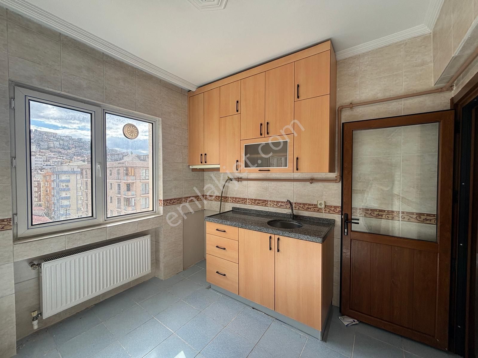 Maltepe Zümrütevlerde Oldukça Geniş Kullanışlı 3+1 Kiralık Daire - Görsel 5