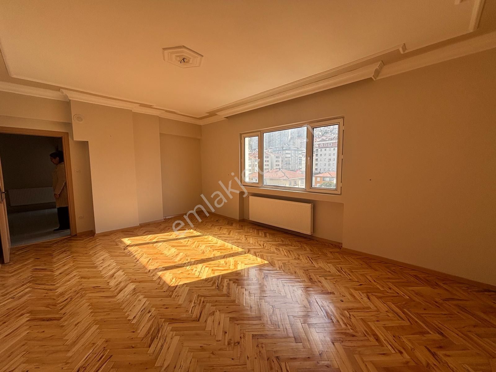 Maltepe Zümrütevlerde Oldukça Geniş Kullanışlı 3+1 Kiralık Daire