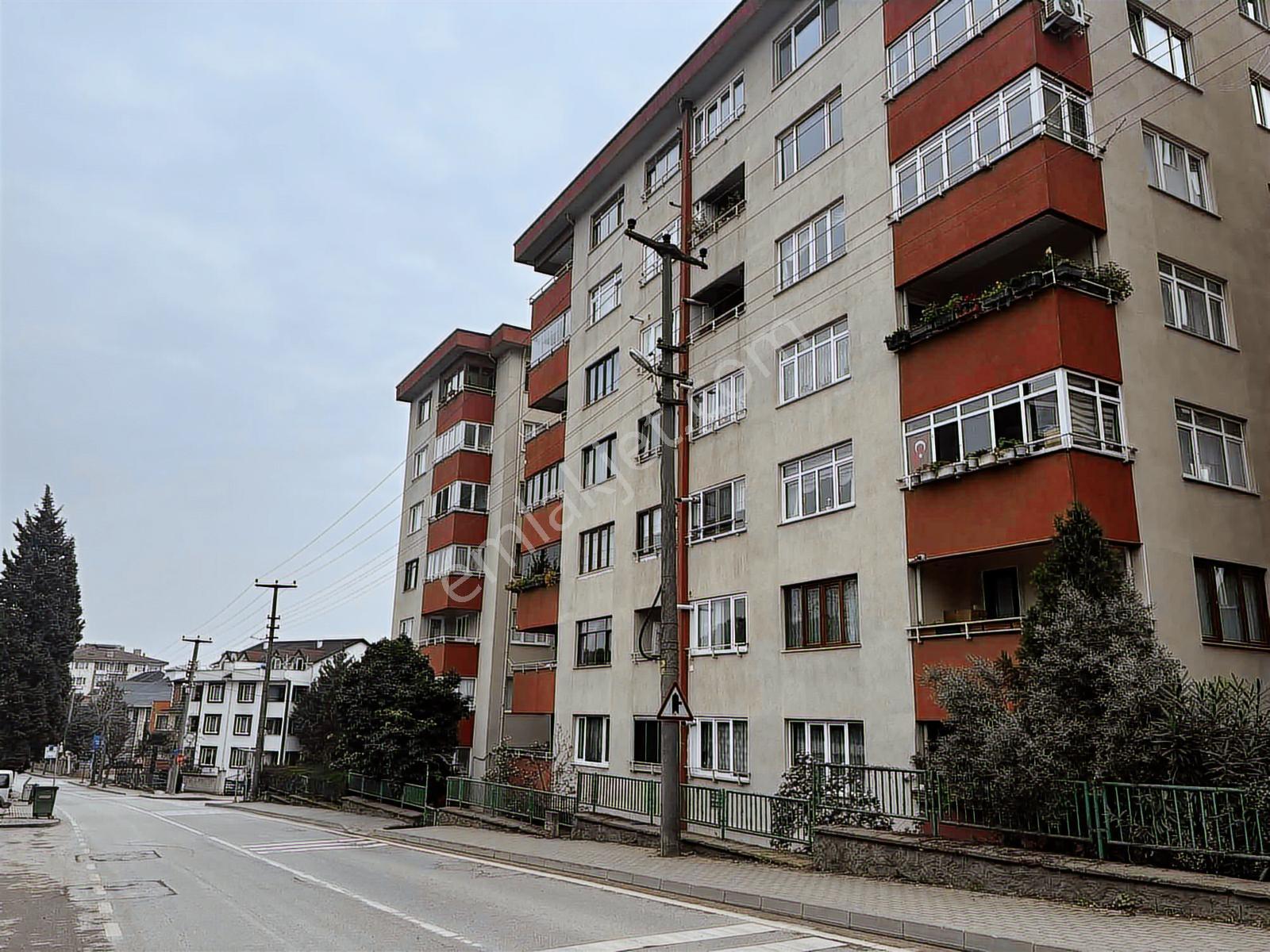 İzmit Plajyolu Mevkinde Satılık Fırsat 3+1 Ara Kat Daire - Görsel 12