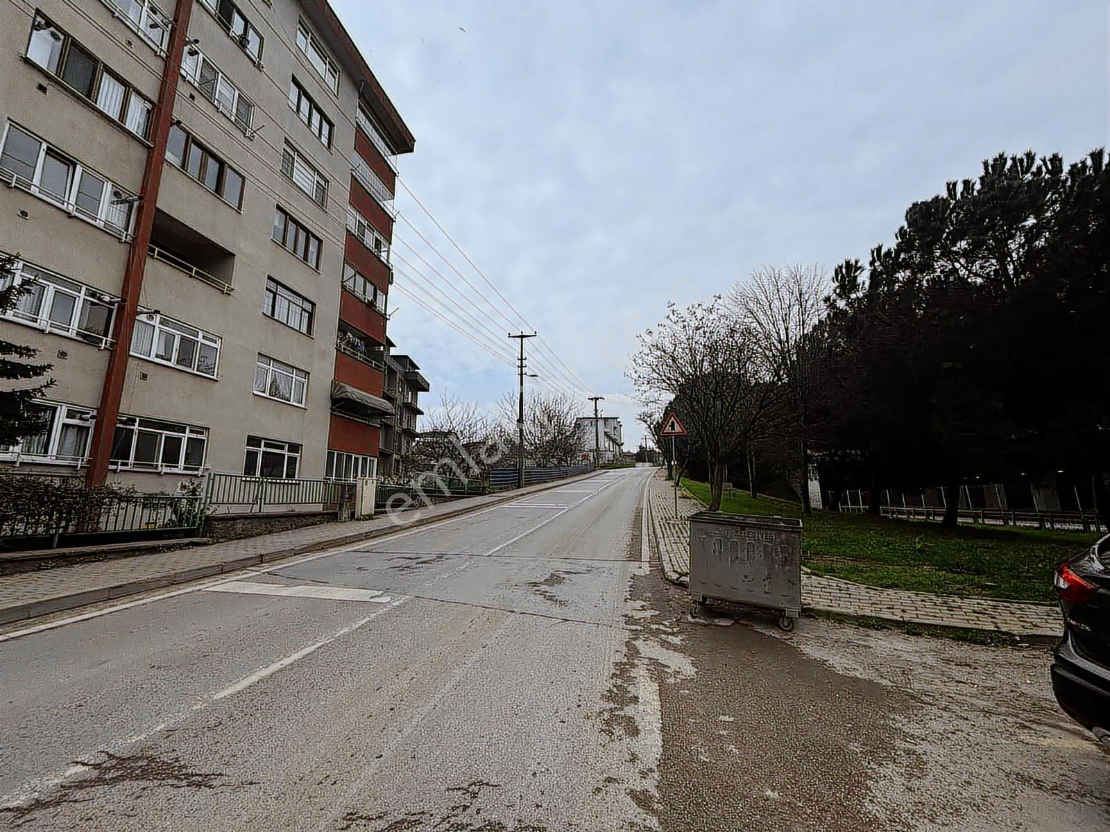 İzmit Plajyolu Mevkinde Satılık Fırsat 3+1 Ara Kat Daire - Görsel 2