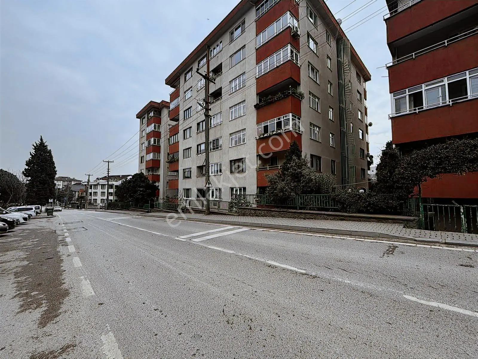 İzmit Plajyolu Mevkinde Satılık Fırsat 3+1 Ara Kat Daire