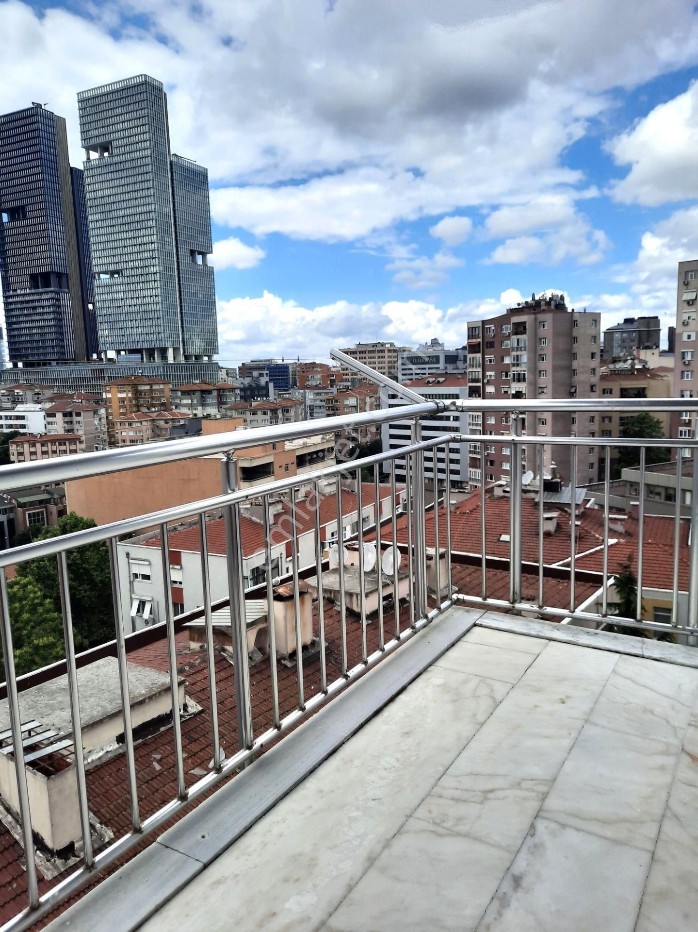 Gayrettepe Merkezde 3+1 165 M2 7. Kat Deniz Manzaralı Otoparklı Çift Asansörlü Full Eşyalı Daire - Görsel 30