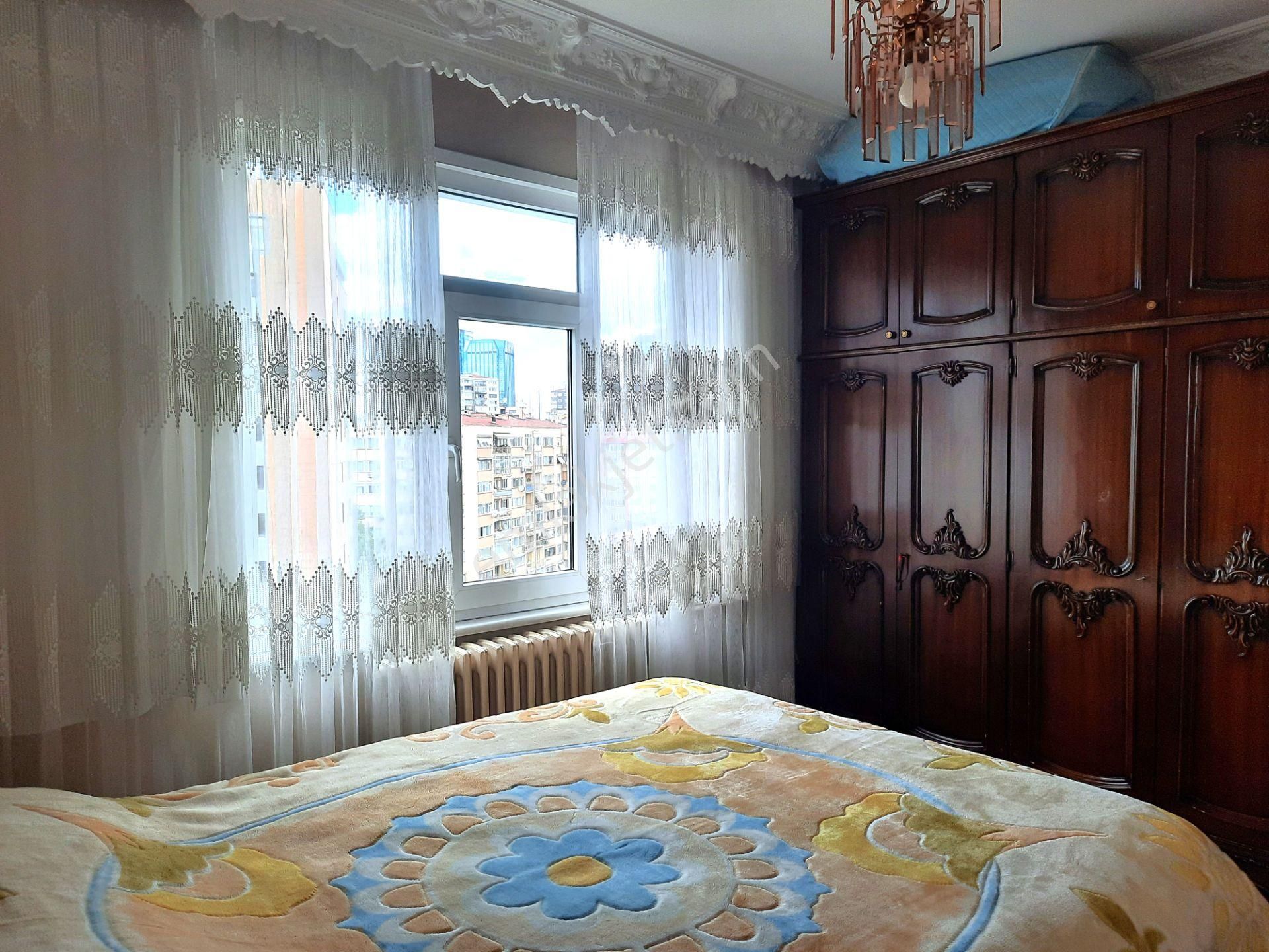 Gayrettepe Merkezde 3+1 165 M2 7. Kat Deniz Manzaralı Otoparklı Çift Asansörlü Full Eşyalı Daire - Görsel 12