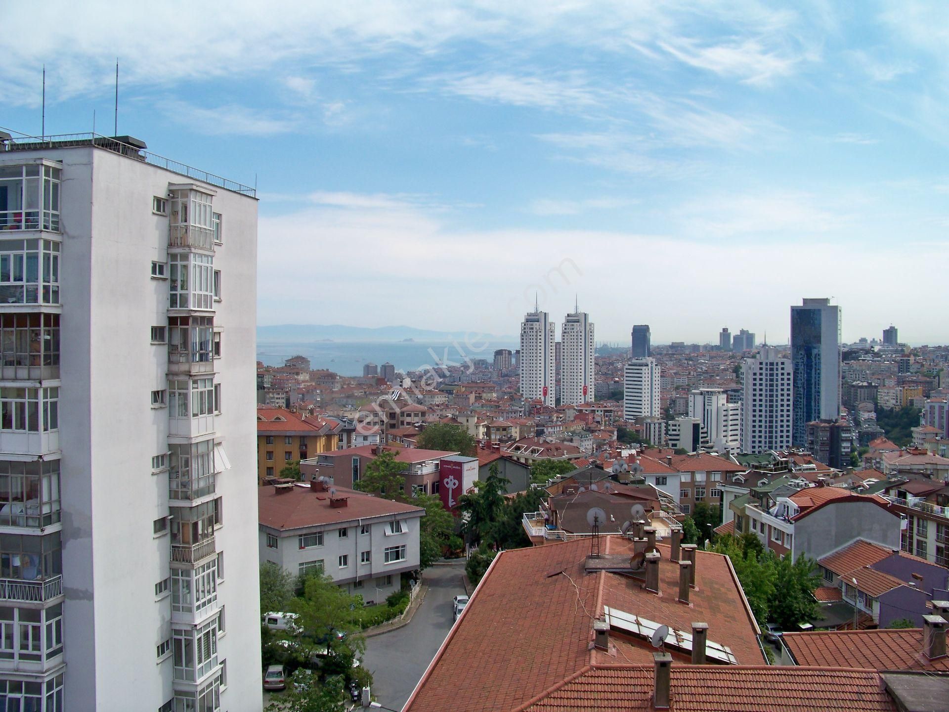 Gayrettepe Merkezde 3+1 165 M2 7. Kat Deniz Manzaralı Otoparklı Çift Asansörlü Full Eşyalı Daire