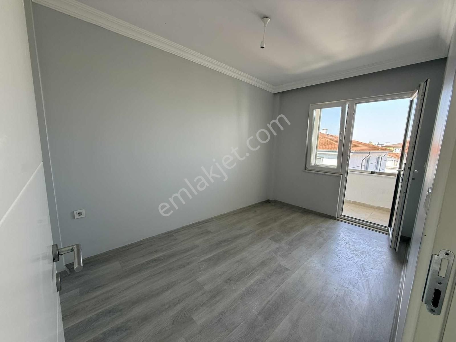 Ömer İnan Remax Hür 2+1 100m2 Kiralık Daire - Görsel 4