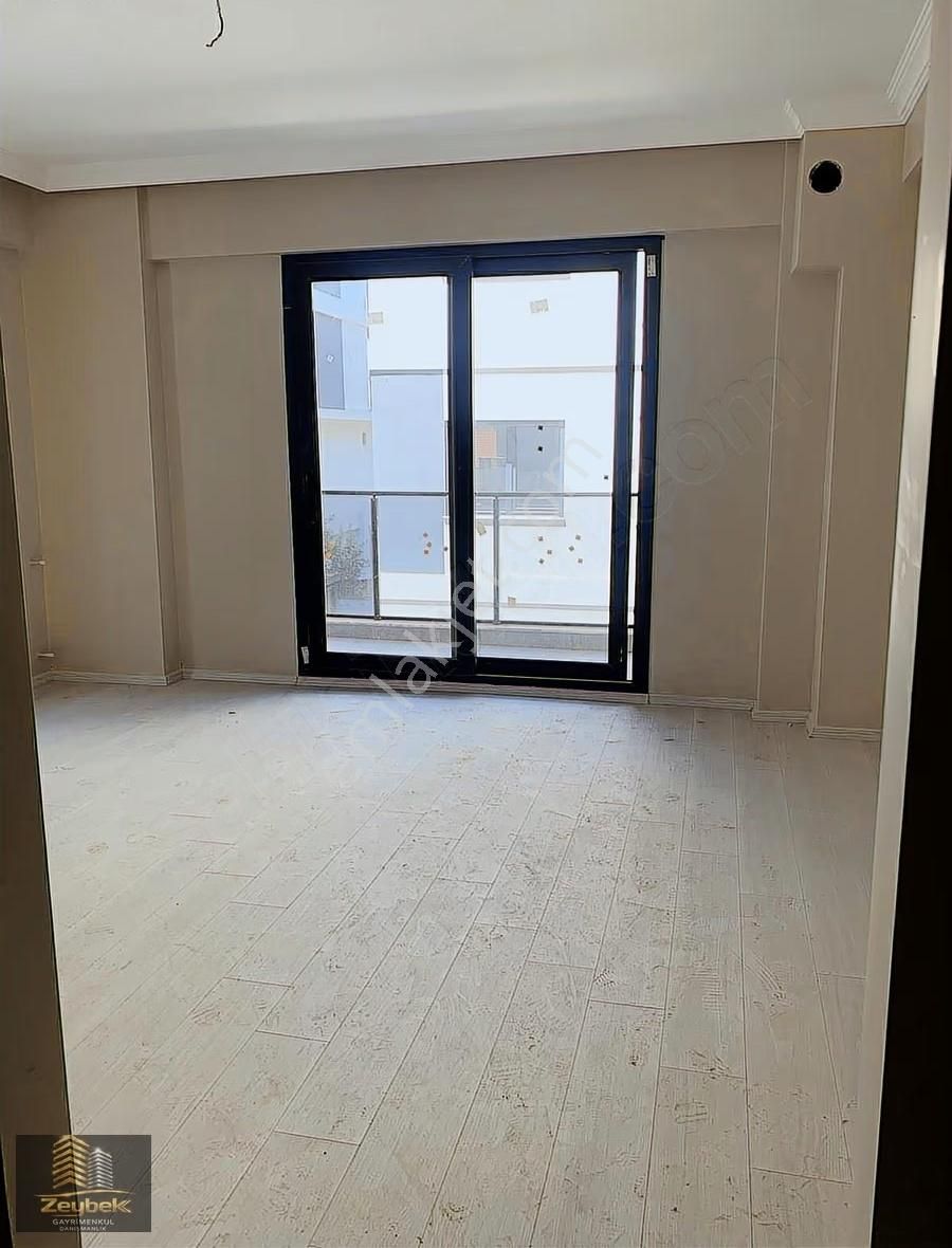 İzmir Menemen Seyrek Merkezde 1+1 Kiralık Daire - Görsel 2