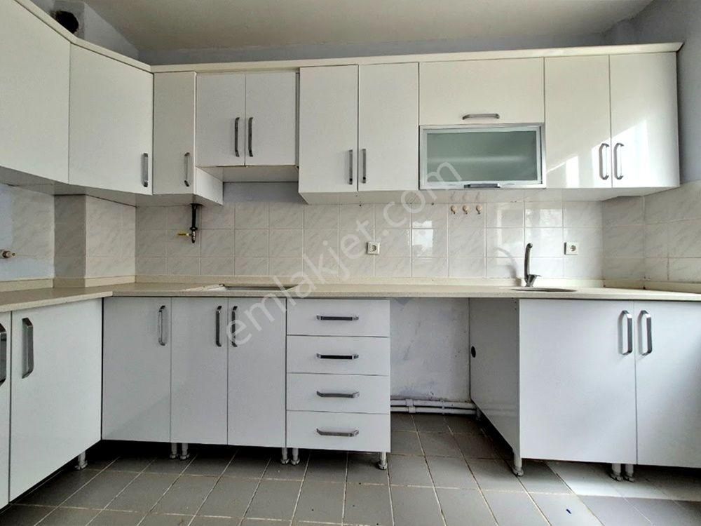 Adapazarı Karaman Mahallesinde Kiralık 3+1 Daire