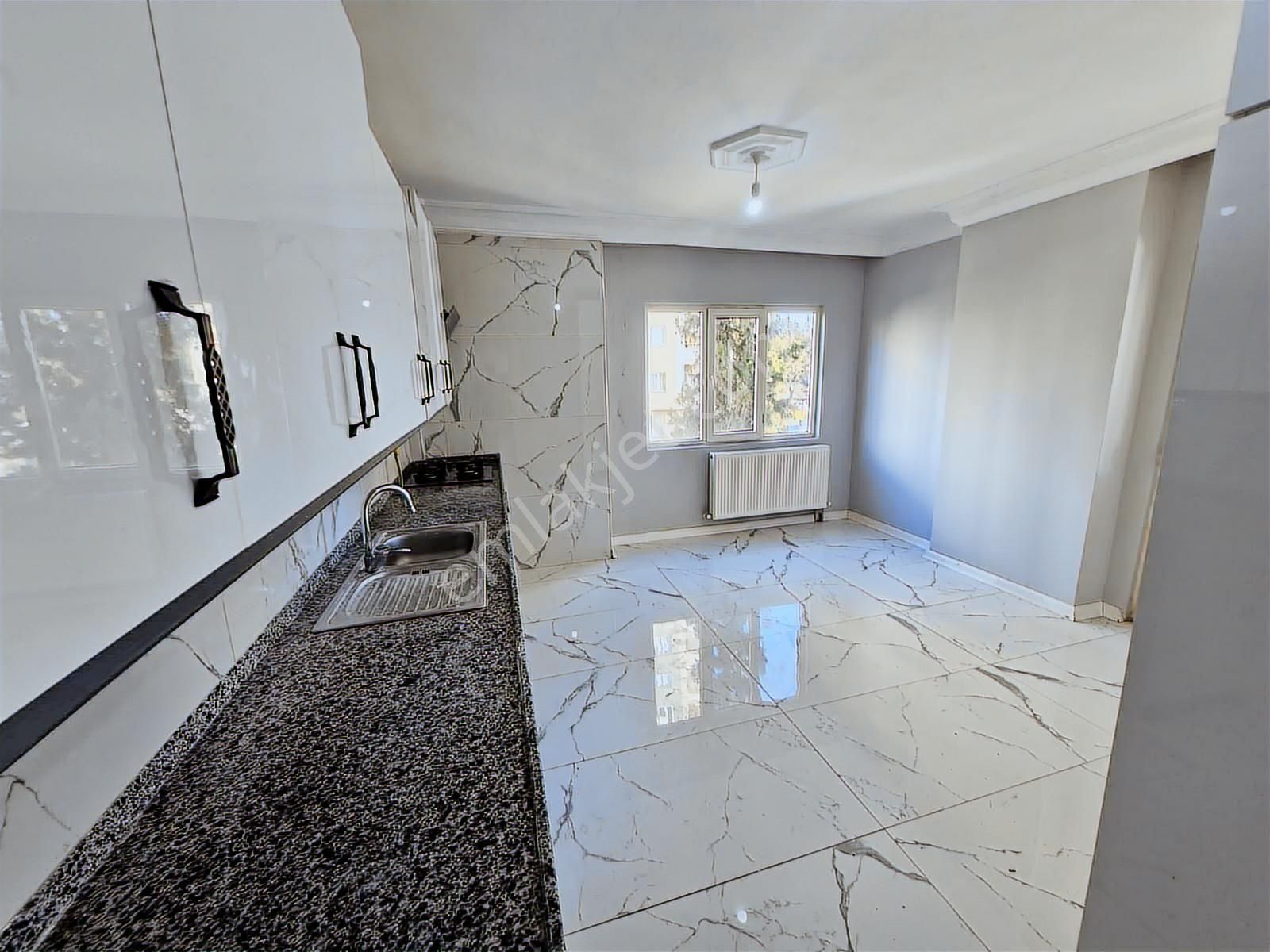 Çukurova Belediye Evlerinde Satılık 3+1 K.mutfak Daire - Görsel 13