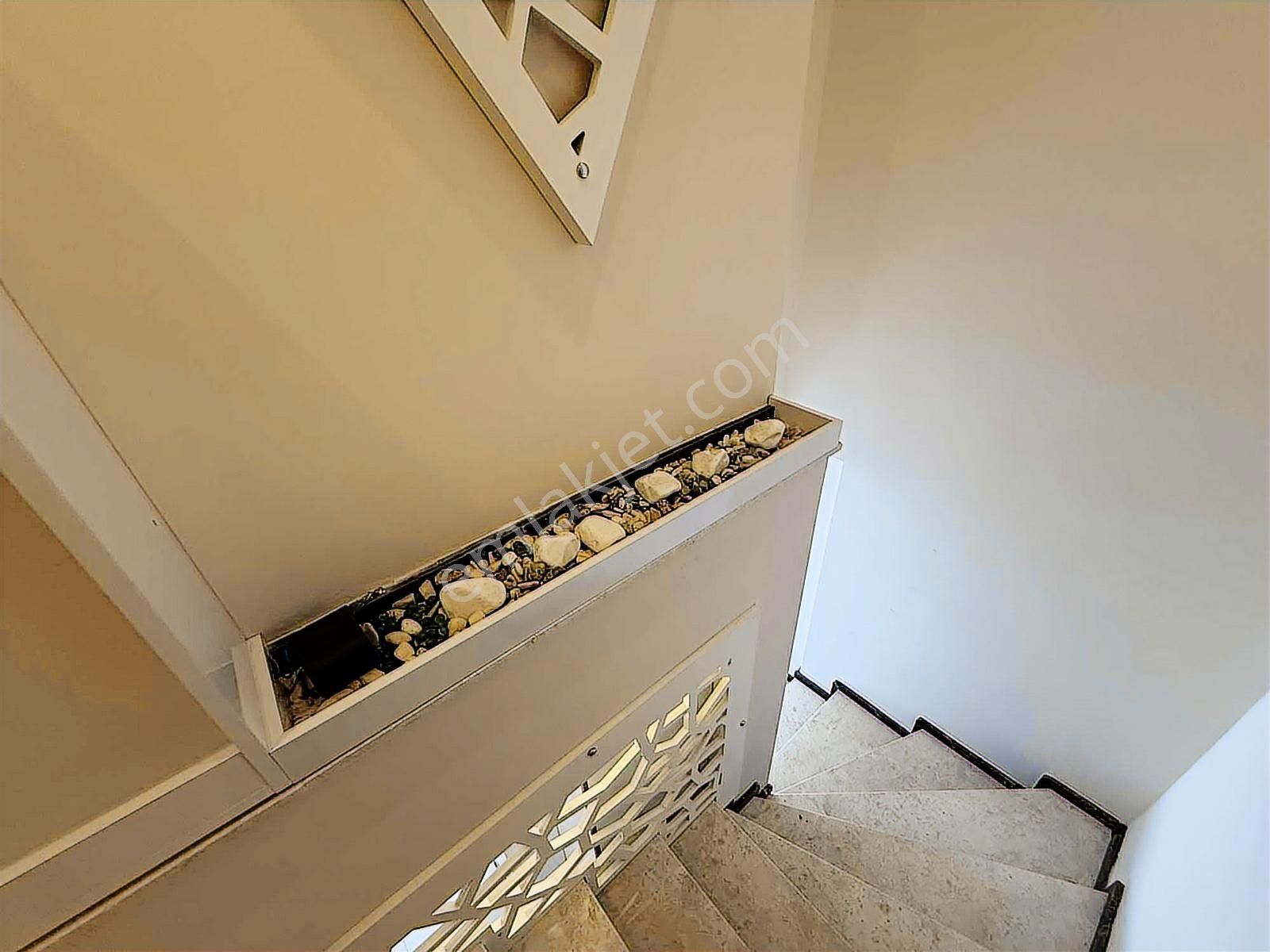 Kuşadası Davutlar'da Satılık Köşe Başı Eşyalı Villa - Görsel 32