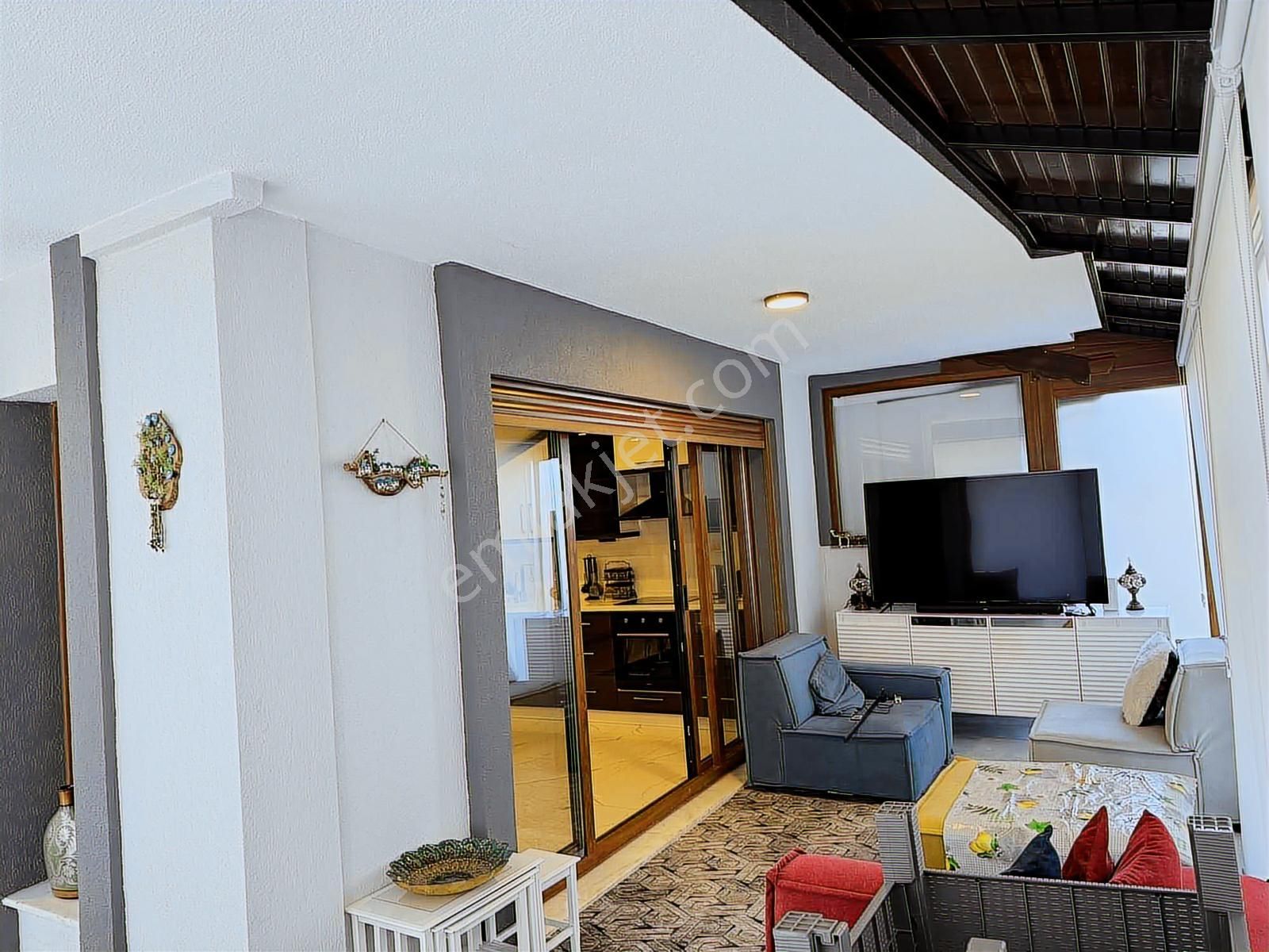 Kuşadası Davutlar'da Satılık Köşe Başı Eşyalı Villa - Görsel 13