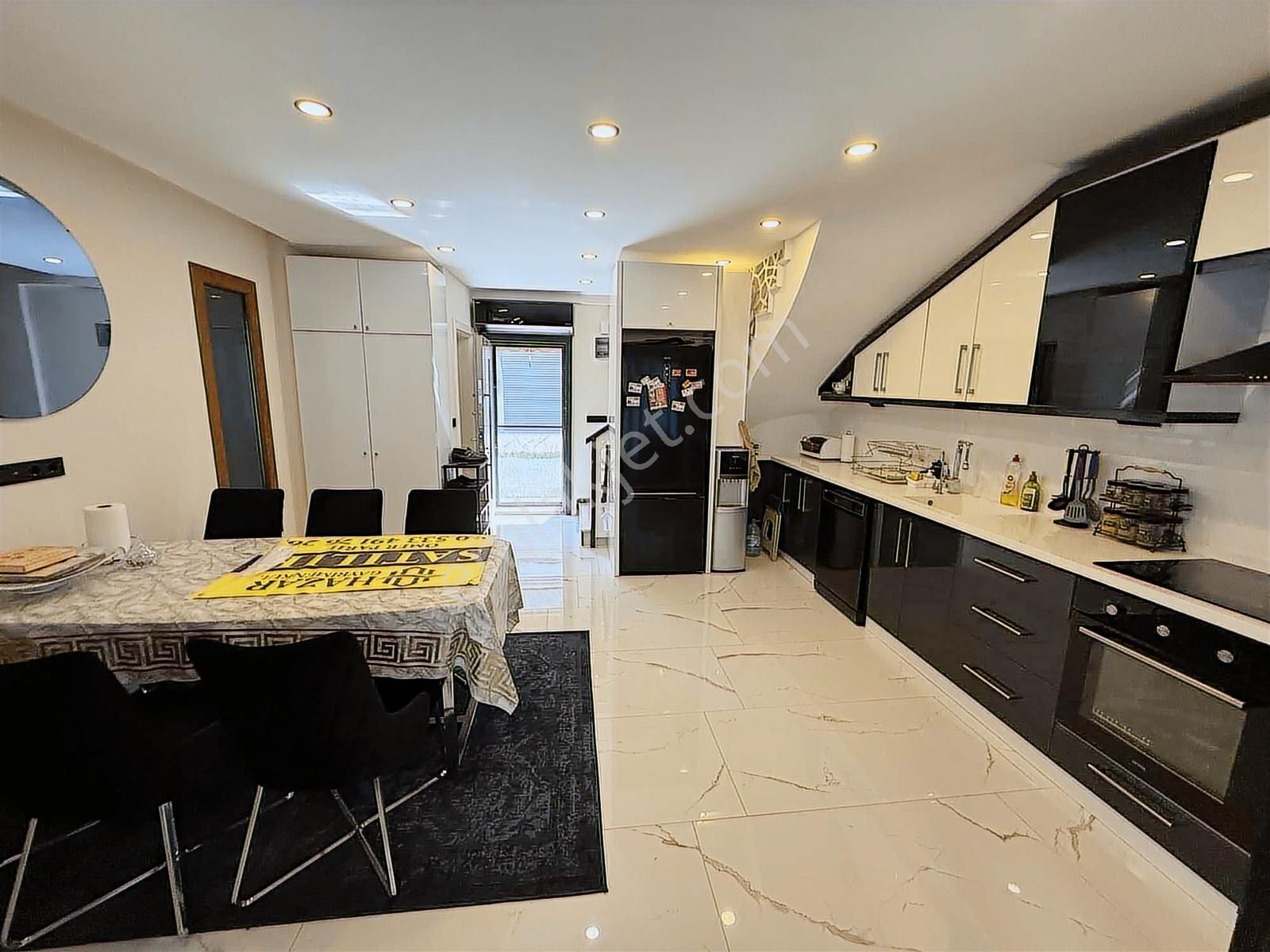 Kuşadası Davutlar'da Satılık Köşe Başı Eşyalı Villa - Görsel 27