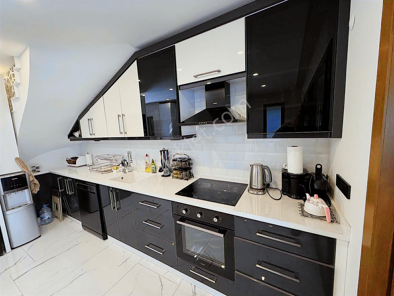 Kuşadası Davutlar'da Satılık Köşe Başı Eşyalı Villa - Görsel 16