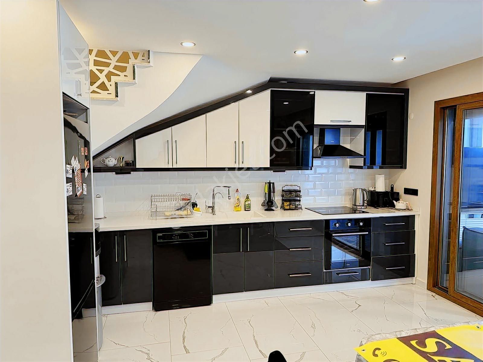 Kuşadası Davutlar'da Satılık Köşe Başı Eşyalı Villa - Görsel 22