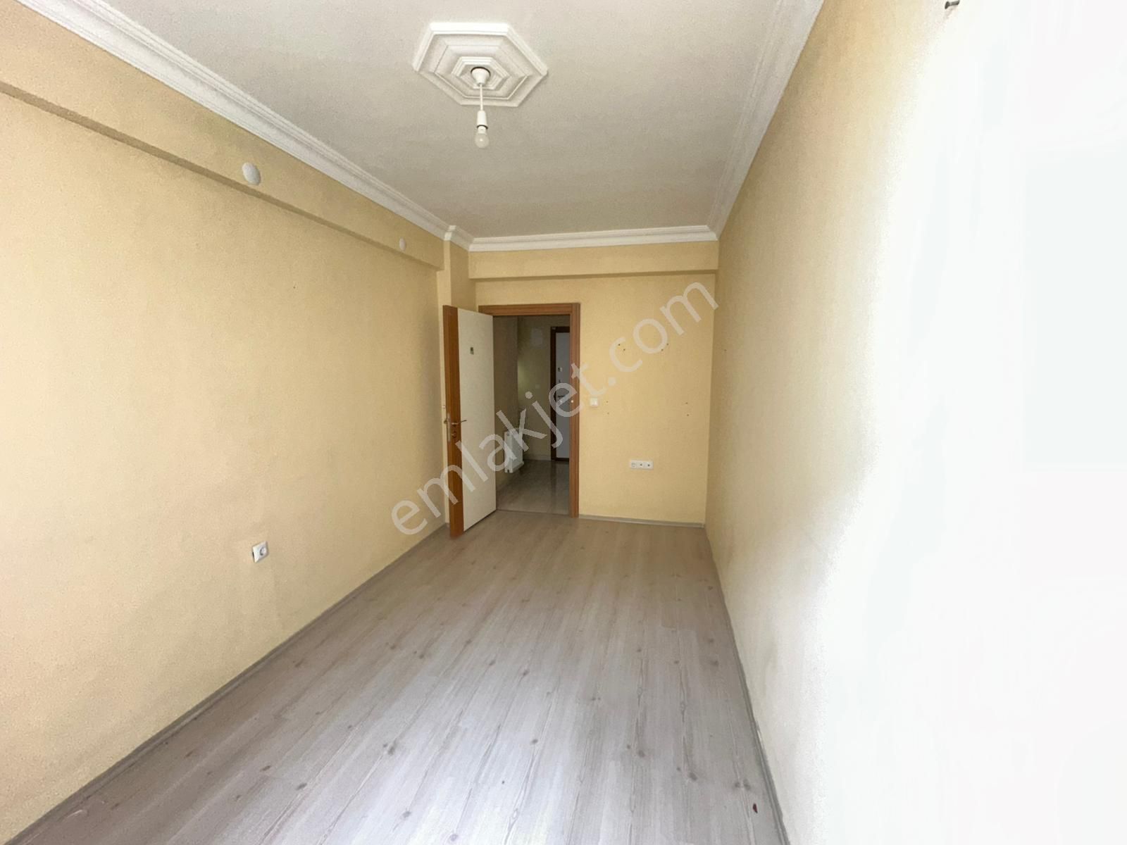 Kumlubel Mahallesi'nde Satılık 2+1 Ara Kat Daire - Görsel 2