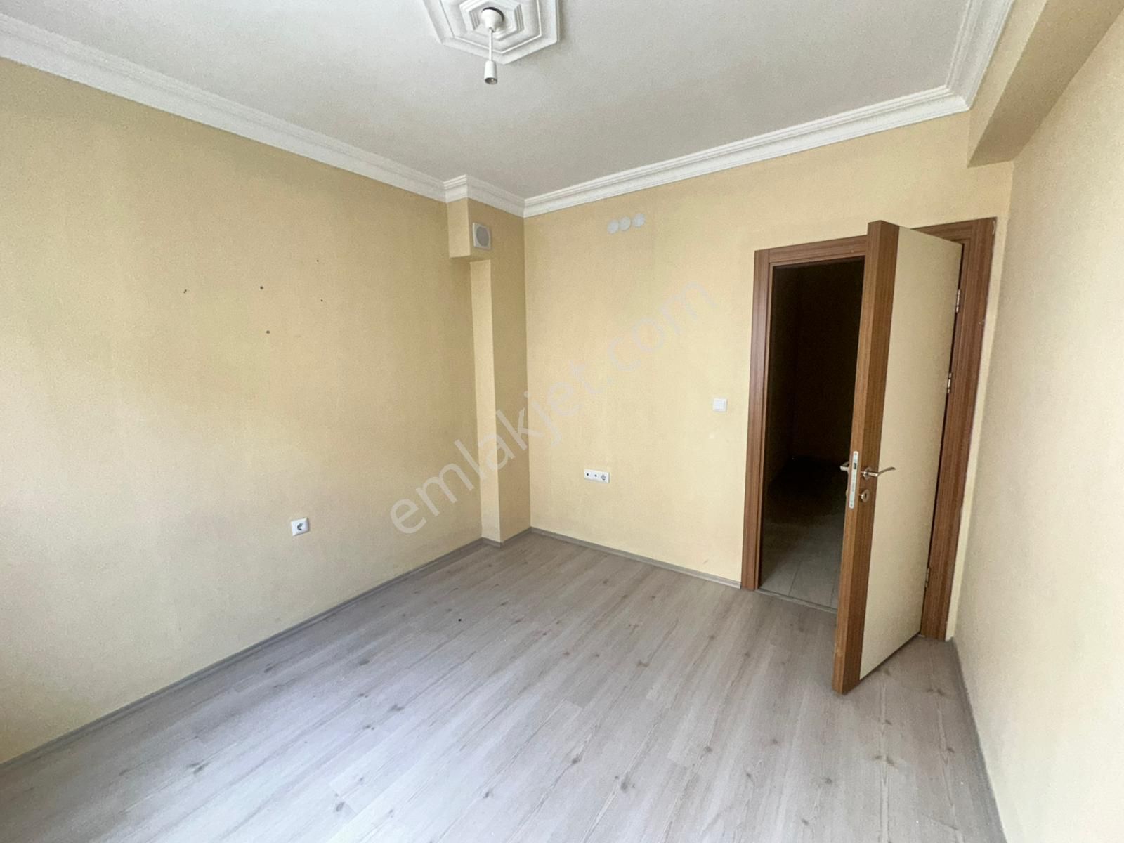 Kumlubel Mahallesi'nde Satılık 2+1 Ara Kat Daire - Görsel 16