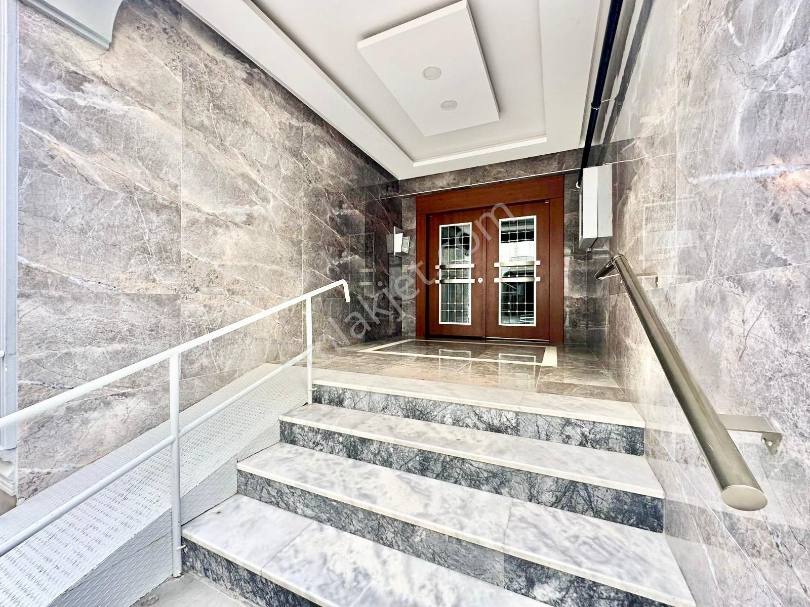 ꧁akçay Ay Emlak'tan꧂ikizçay'da Kombili Ebeveyn Banyolu Ara Kat Ön Cephe Asansörlü Satılık 2+1 Daire - Görsel 33