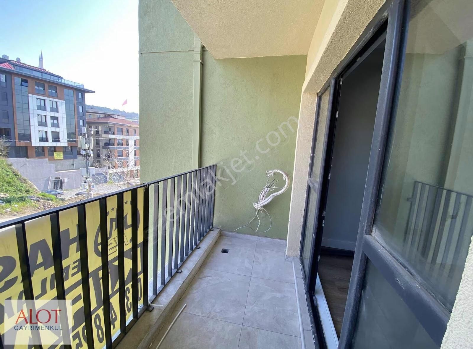 Çamlıcada Cadde Üzeri Kiralık Daire - Görsel 10