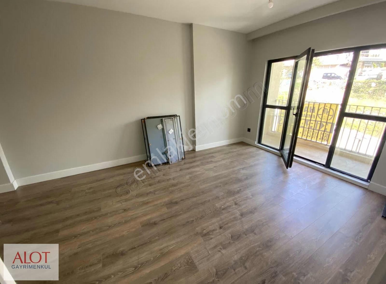 Çamlıcada Cadde Üzeri Kiralık Daire - Görsel 11