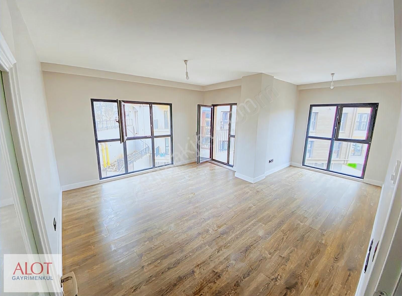 Ana Cadde 3+1 Ebeveyn Banyolu Ara Kat Konforunda Zemin Kat - Görsel 12