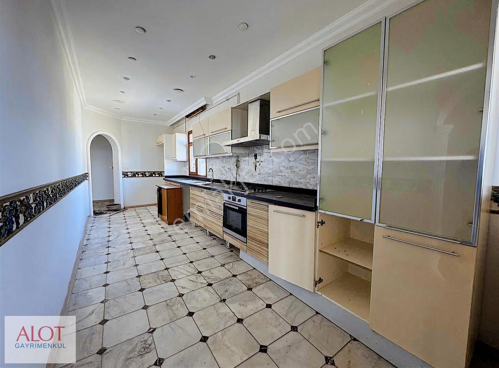 Çamlıca Kısıklı Mah. 5+1 Kiralık Dubleks - Görsel 13