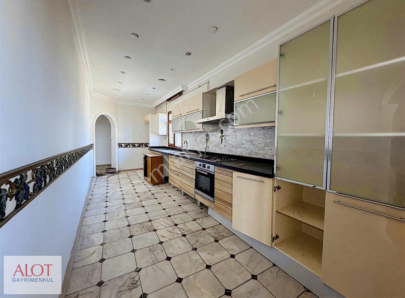 Çamlıca Kısıklı Mah. 5+1 Kiralık Dubleks - Görsel 18