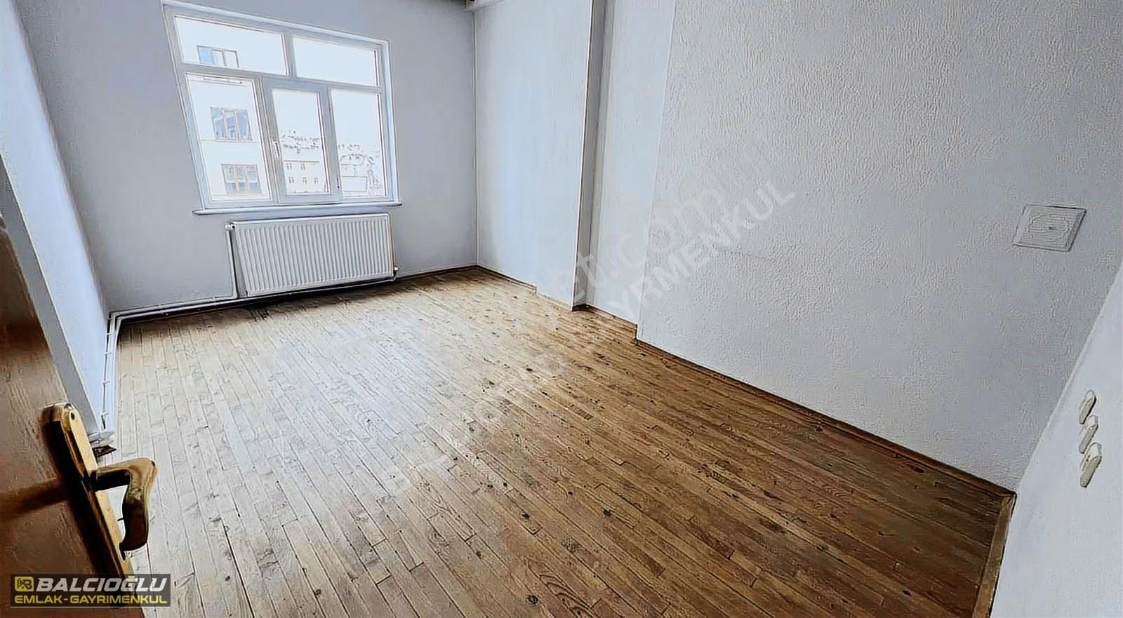 Balcıoğlu Emlaktan Çarşı Merkezde Ara Kat 2+1 Satılık Daire - Görsel 9