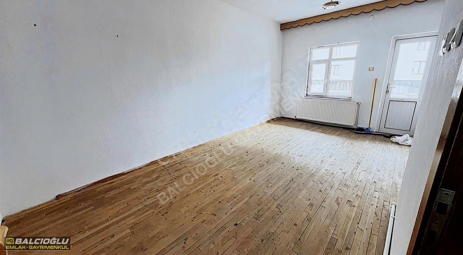 Balcıoğlu Emlaktan Çarşı Merkezde Ara Kat 2+1 Satılık Daire - Görsel 7