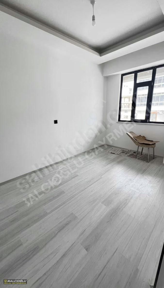 Balcıoğlu Emlaktan Çarşı Merkezde Ara Kat 2+1 Satılık Daire - Görsel 2