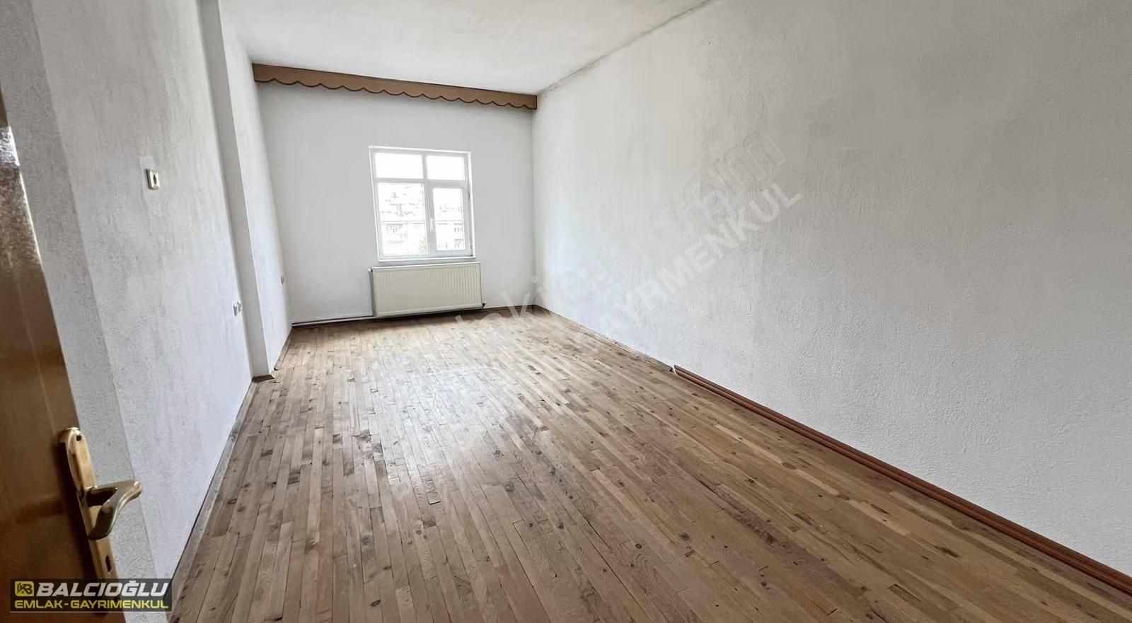 Balcıoğlu Emlaktan Çarşı Merkezde Ara Kat 2+1 Satılık Daire - Görsel 10