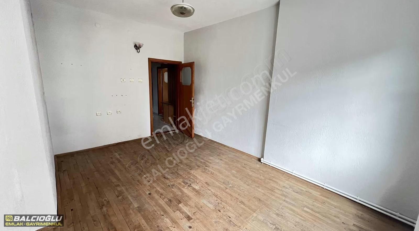Balcıoğlu Emlaktan Çarşı Merkezde Ara Kat 2+1 Satılık Daire - Görsel 11