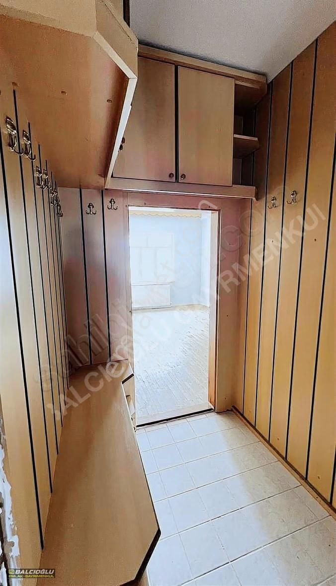 Balcıoğlu Emlaktan Çarşı Merkezde Ara Kat 2+1 Satılık Daire - Görsel 4