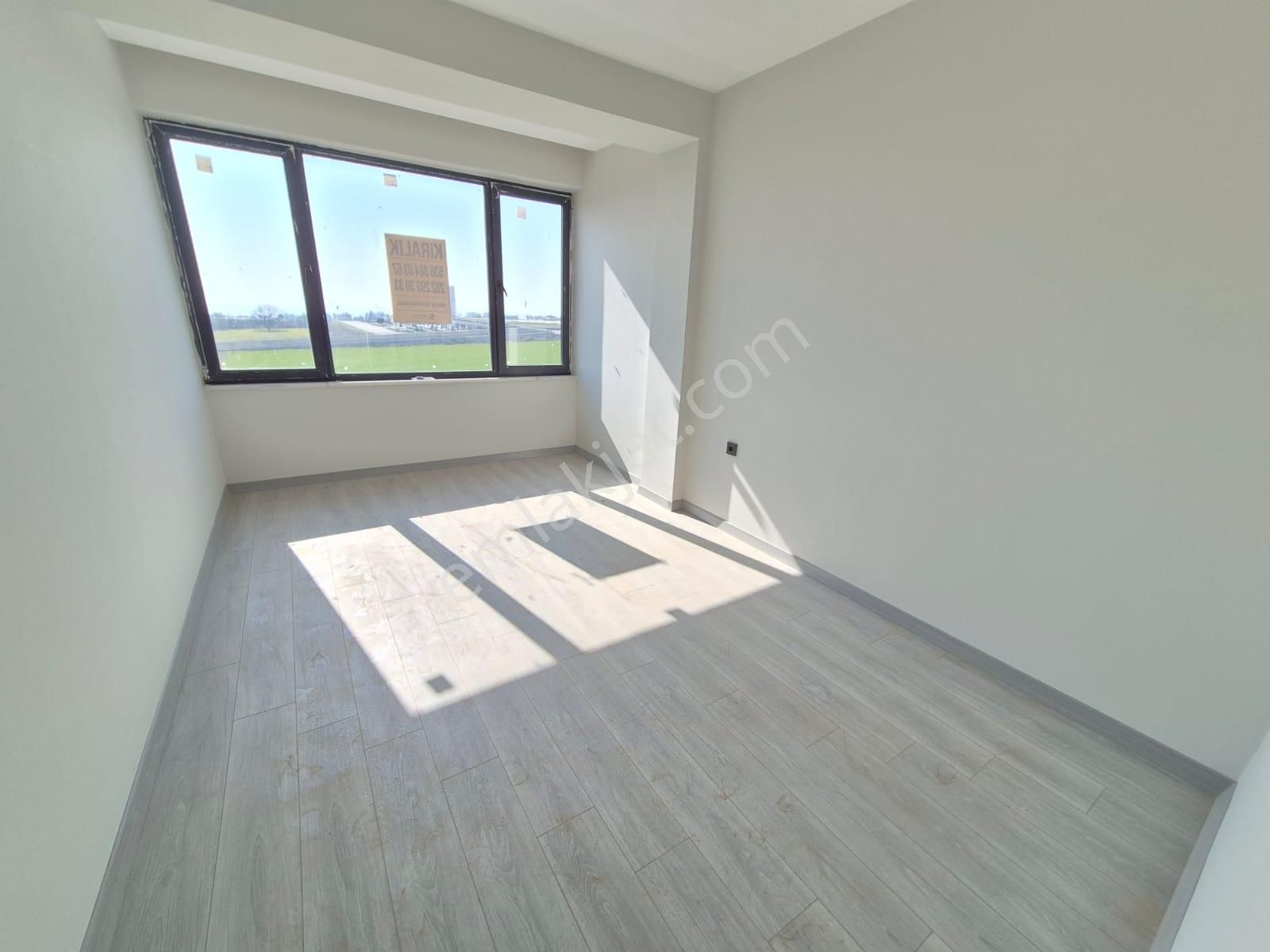 Delux'den Atatürk'te Deniz Manzaralı Ayrı Mutfaklı Kiralık 1+1 - Görsel 2
