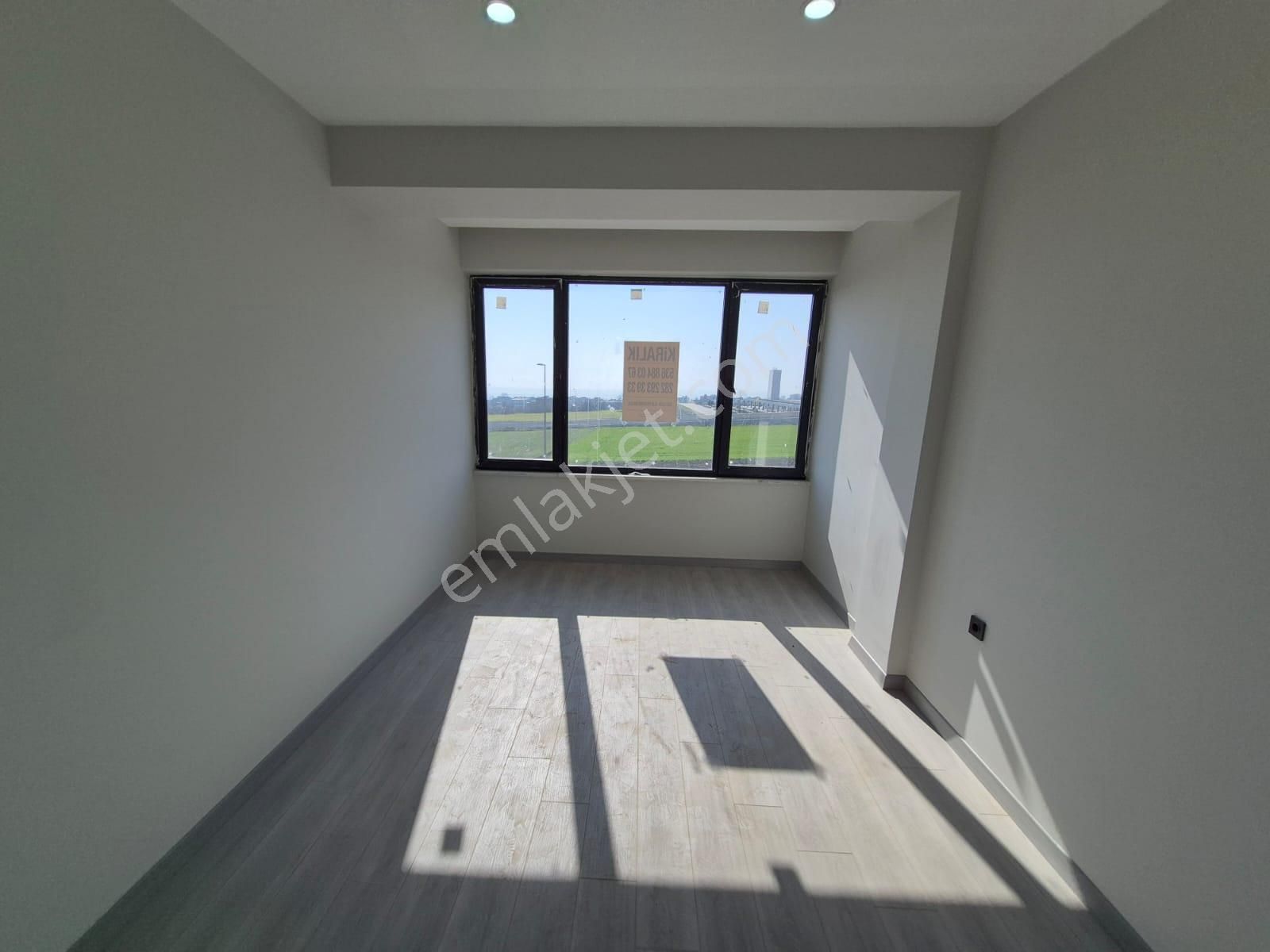 Delux'den Atatürk'te Deniz Manzaralı Ayrı Mutfaklı Kiralık 1+1 - Görsel 5