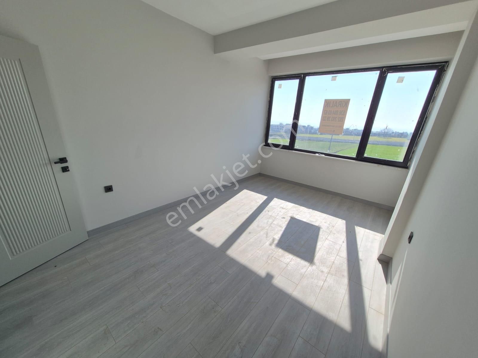 Delux'den Atatürk'te Deniz Manzaralı Ayrı Mutfaklı Kiralık 1+1 - Görsel 3